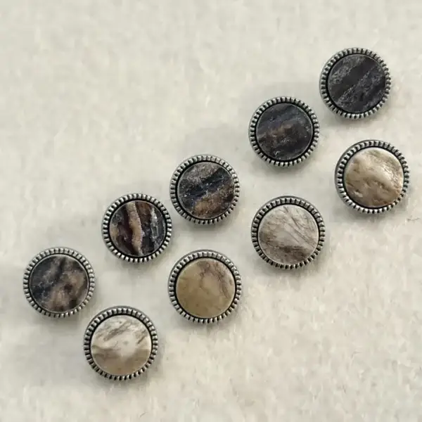 Trachtenknopf mit echtem Hirschhorn antik-silber – Bild 20 – Chiemgauer Heimatwerk Trachten-Onlineshop Trachtenknopf mit echtem Hirschhorn antik-silber - Bild 20 - Chiemgauer Heimatwerk Trachten-Onlineshop