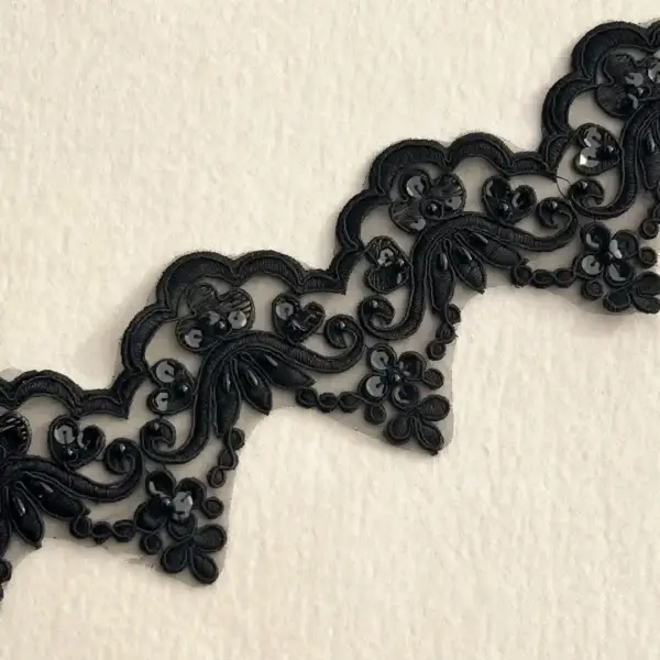 Perlenborte Perlenspitze in schwarz No. 1 – Bild 12 – Chiemgauer Heimatwerk Trachten-Onlineshop Perlenborte Perlenspitze in schwarz No. 1 - Bild 12 - Chiemgauer Heimatwerk Trachten-Onlineshop
