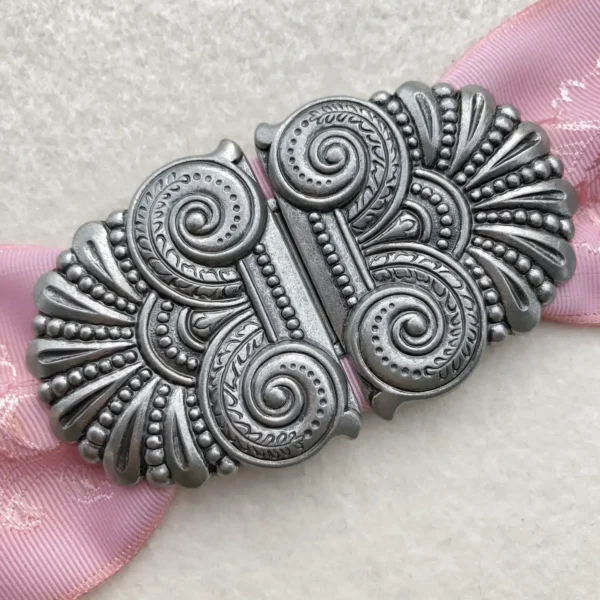 Schürzenschließe silber matt - Chiemgauer Heimatwerk Trachten-Onlineshop