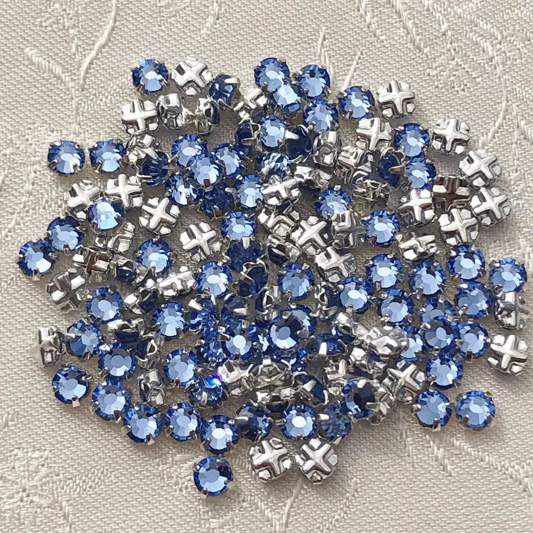Swarovski Strassstein annähbar himmelblau SS 12 No. 18 – Bild 22 – Chiemgauer Heimatwerk Trachten-Onlineshop Swarovski Strassstein annähbar himmelblau SS 12 No. 18 - Bild 22 - Chiemgauer Heimatwerk Trachten-Onlineshop