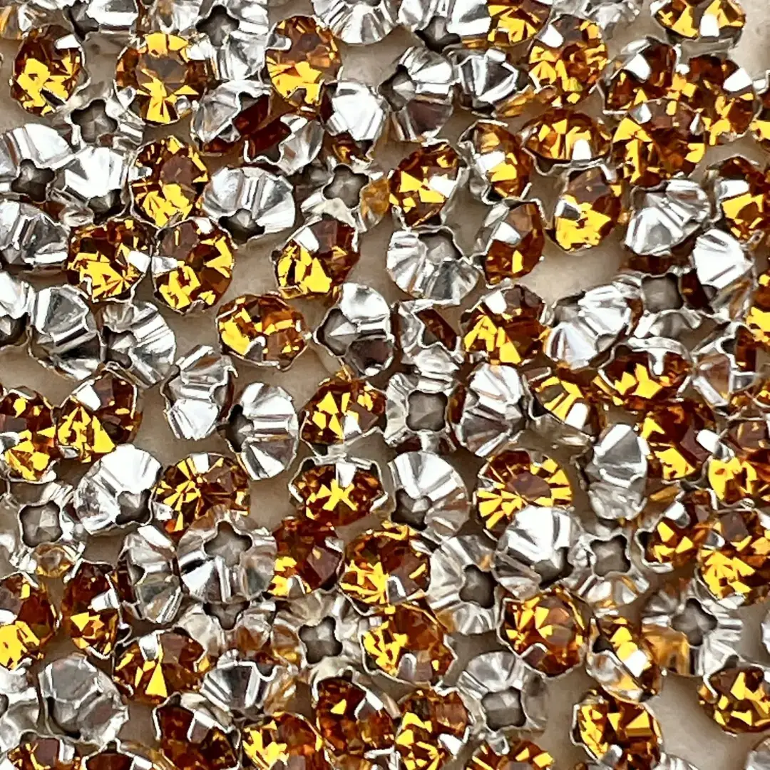 Swarovski Strassstein annähbar topas SS 29 – Bild 17 – Chiemgauer Heimatwerk Trachten-Onlineshop Swarovski Strassstein annähbar topas SS 29 - Bild 17 - Chiemgauer Heimatwerk Trachten-Onlineshop