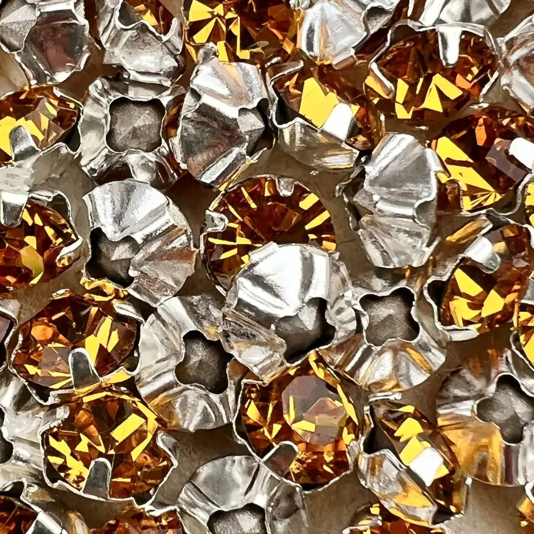 Swarovski Strassstein annähbar topas SS 29 – Bild 18 – Chiemgauer Heimatwerk Trachten-Onlineshop Swarovski Strassstein annähbar topas SS 29 - Bild 18 - Chiemgauer Heimatwerk Trachten-Onlineshop