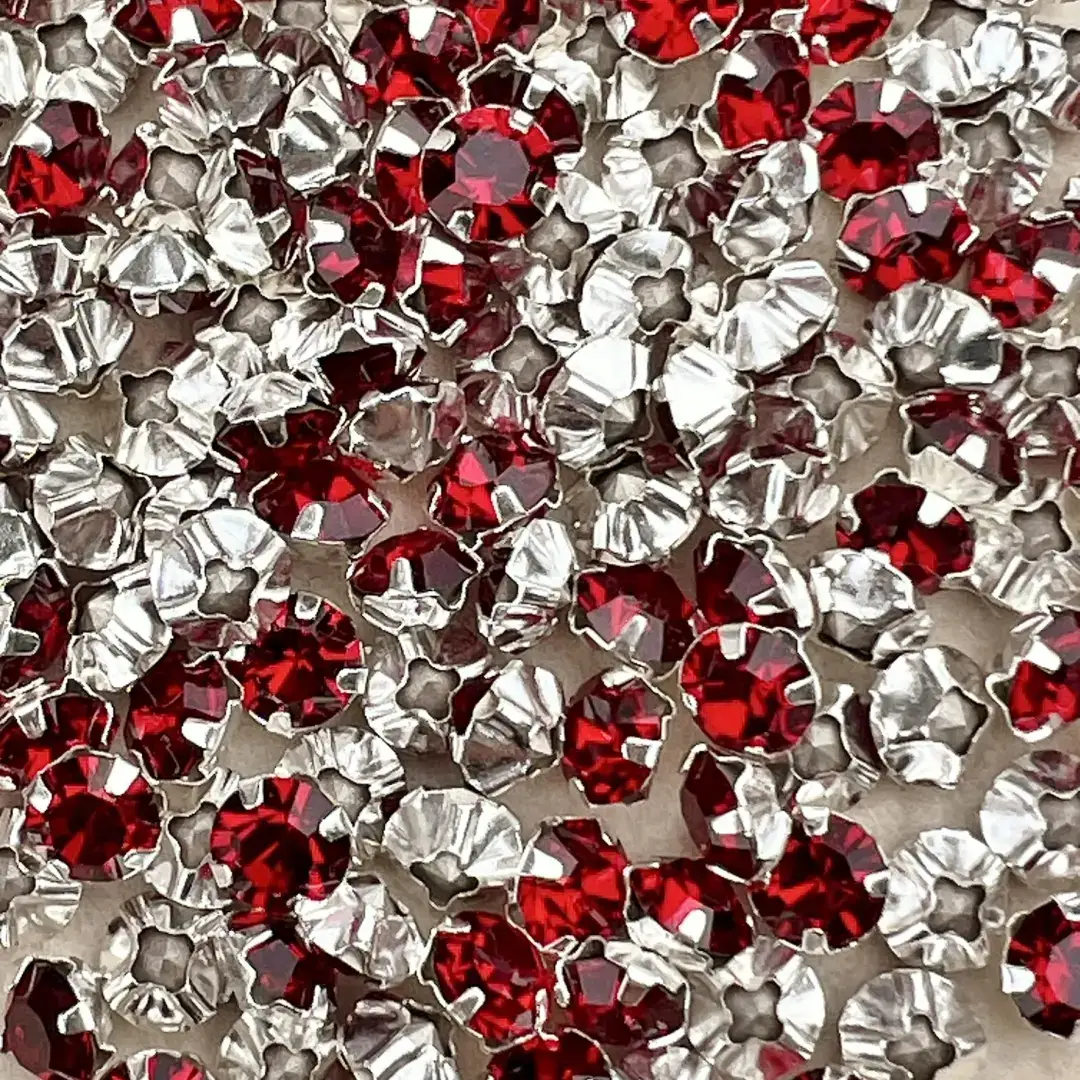Swarovski Strassstein annähbar weinrot SS 29 – Bild 14 – Chiemgauer Heimatwerk Trachten-Onlineshop Swarovski Strassstein annähbar weinrot SS 29 - Bild 14 - Chiemgauer Heimatwerk Trachten-Onlineshop