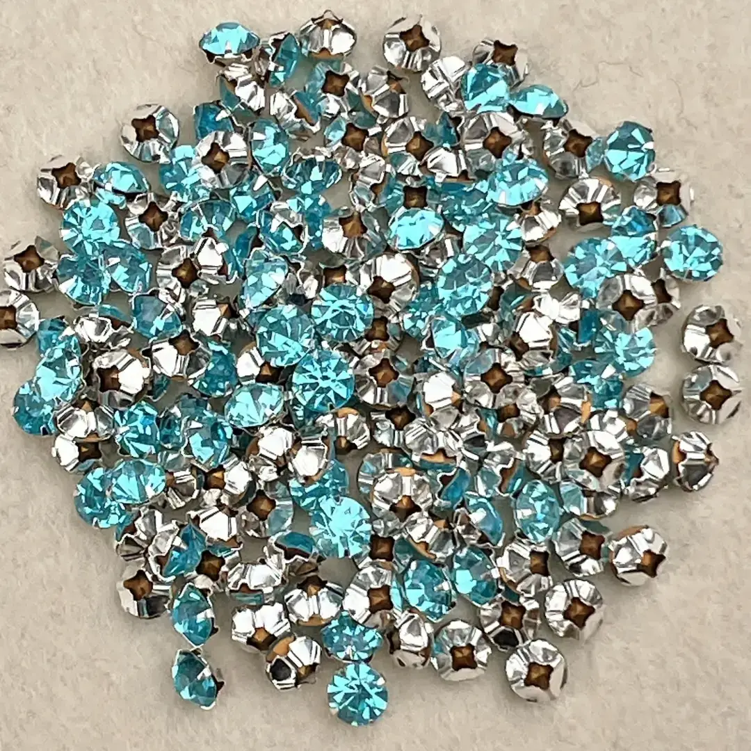 Swarovski Strassstein annähbar aqua SS 30 – Bild 21 – Chiemgauer Heimatwerk Trachten-Onlineshop Swarovski Strassstein annähbar aqua SS 30 - Bild 21 - Chiemgauer Heimatwerk Trachten-Onlineshop