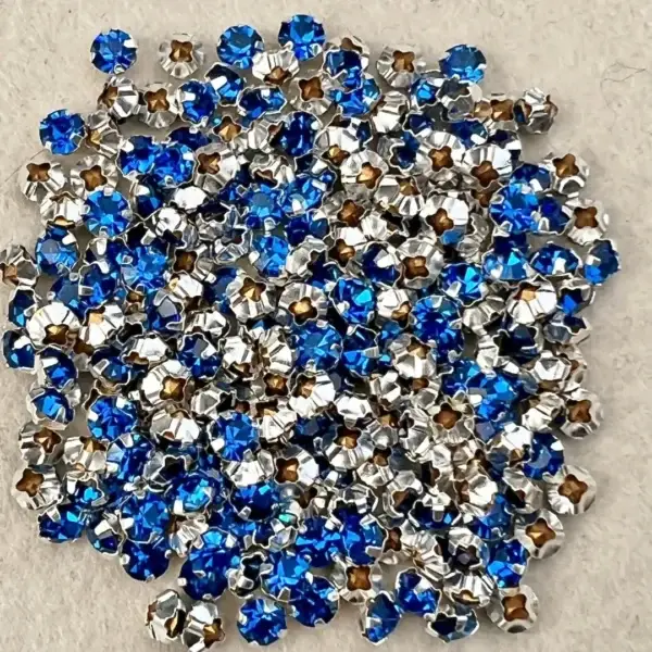 Swarovski Strassstein annähbar enzian SS 20 – Bild 10 – Chiemgauer Heimatwerk Trachten-Onlineshop Swarovski Strassstein annähbar enzian SS 20 - Bild 10 - Chiemgauer Heimatwerk Trachten-Onlineshop