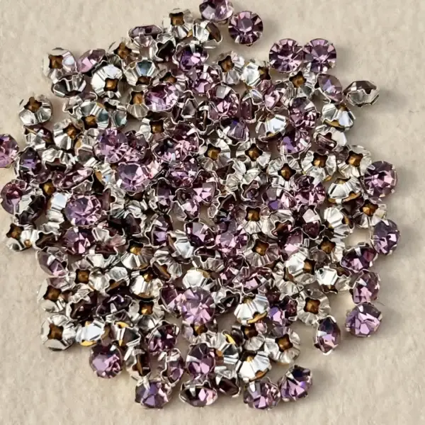Swarovski Strassstein annähbar flieder SS 30 – Bild 17 – Chiemgauer Heimatwerk Trachten-Onlineshop Swarovski Strassstein annähbar flieder SS 30 - Bild 17 - Chiemgauer Heimatwerk Trachten-Onlineshop