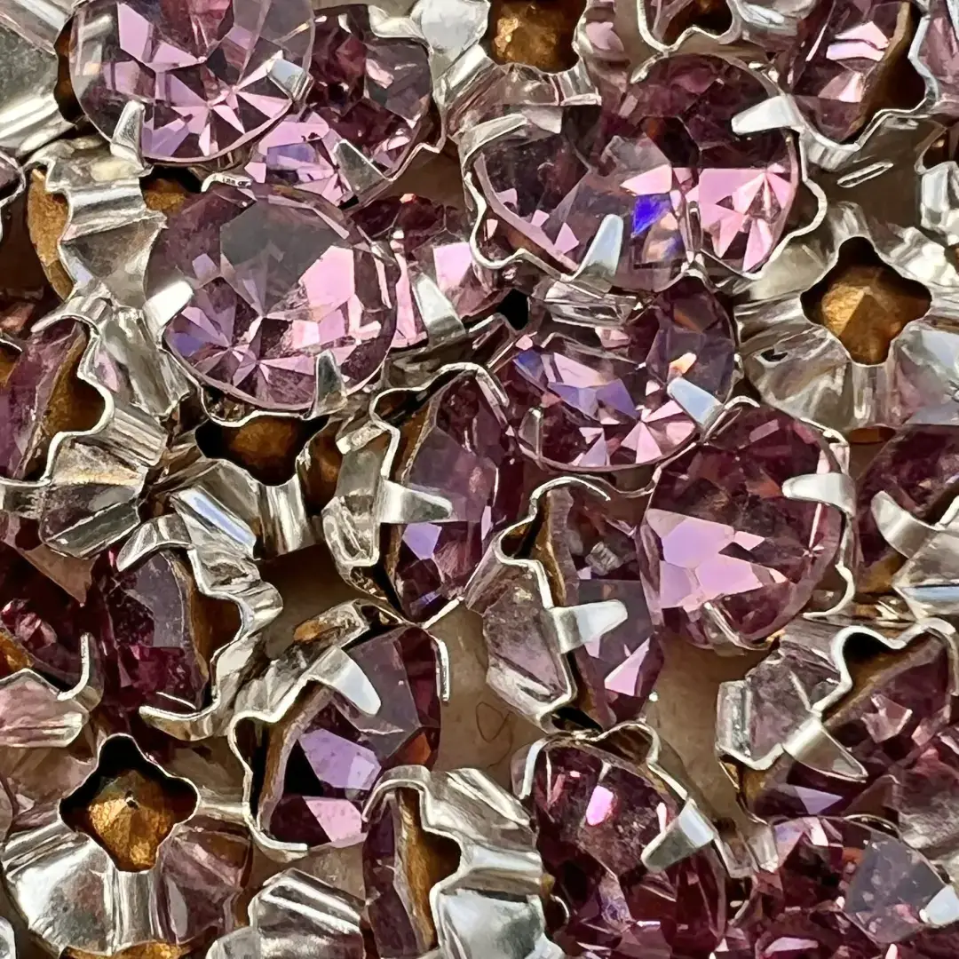 Swarovski Strassstein annähbar flieder SS 30 – Bild 19 – Chiemgauer Heimatwerk Trachten-Onlineshop Swarovski Strassstein annähbar flieder SS 30 - Bild 19 - Chiemgauer Heimatwerk Trachten-Onlineshop
