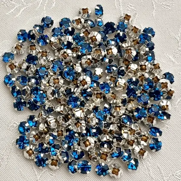Swarovski Strassstein annähbar enzian SS 20 – Bild 15 – Chiemgauer Heimatwerk Trachten-Onlineshop Swarovski Strassstein annähbar enzian SS 20 - Bild 15 - Chiemgauer Heimatwerk Trachten-Onlineshop