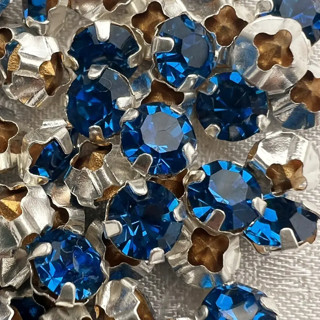 Swarovski Strassstein annähbar enzian SS 20 – Bild 18 – Chiemgauer Heimatwerk Trachten-Onlineshop Swarovski Strassstein annähbar enzian SS 20 - Bild 18 - Chiemgauer Heimatwerk Trachten-Onlineshop