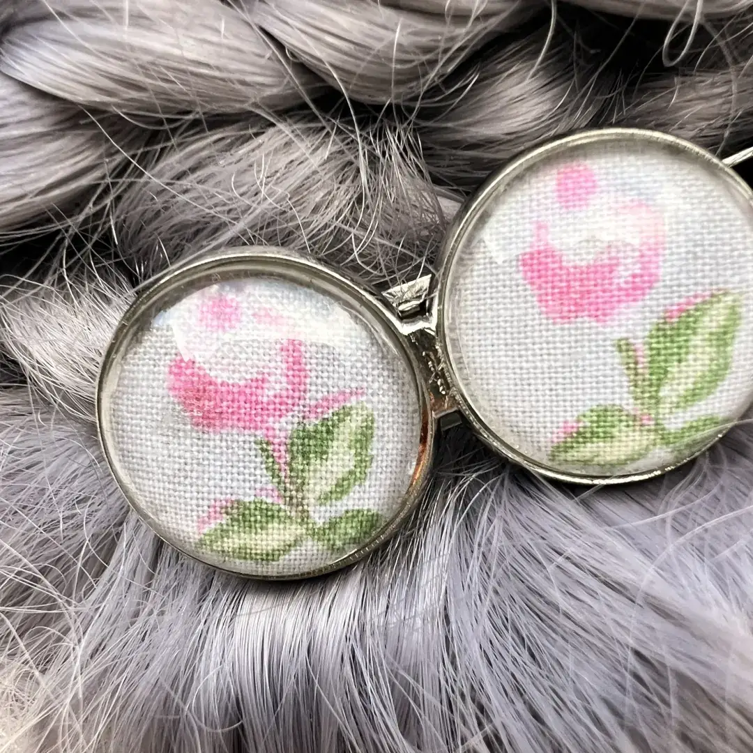Trachten-Haarspange für Damen mit Rosen gelb – Bild 3 – Chiemgauer Heimatwerk Trachten-Onlineshop Trachten-Haarspange für Damen mit Rosen gelb - Bild 3 - Chiemgauer Heimatwerk Trachten-Onlineshop