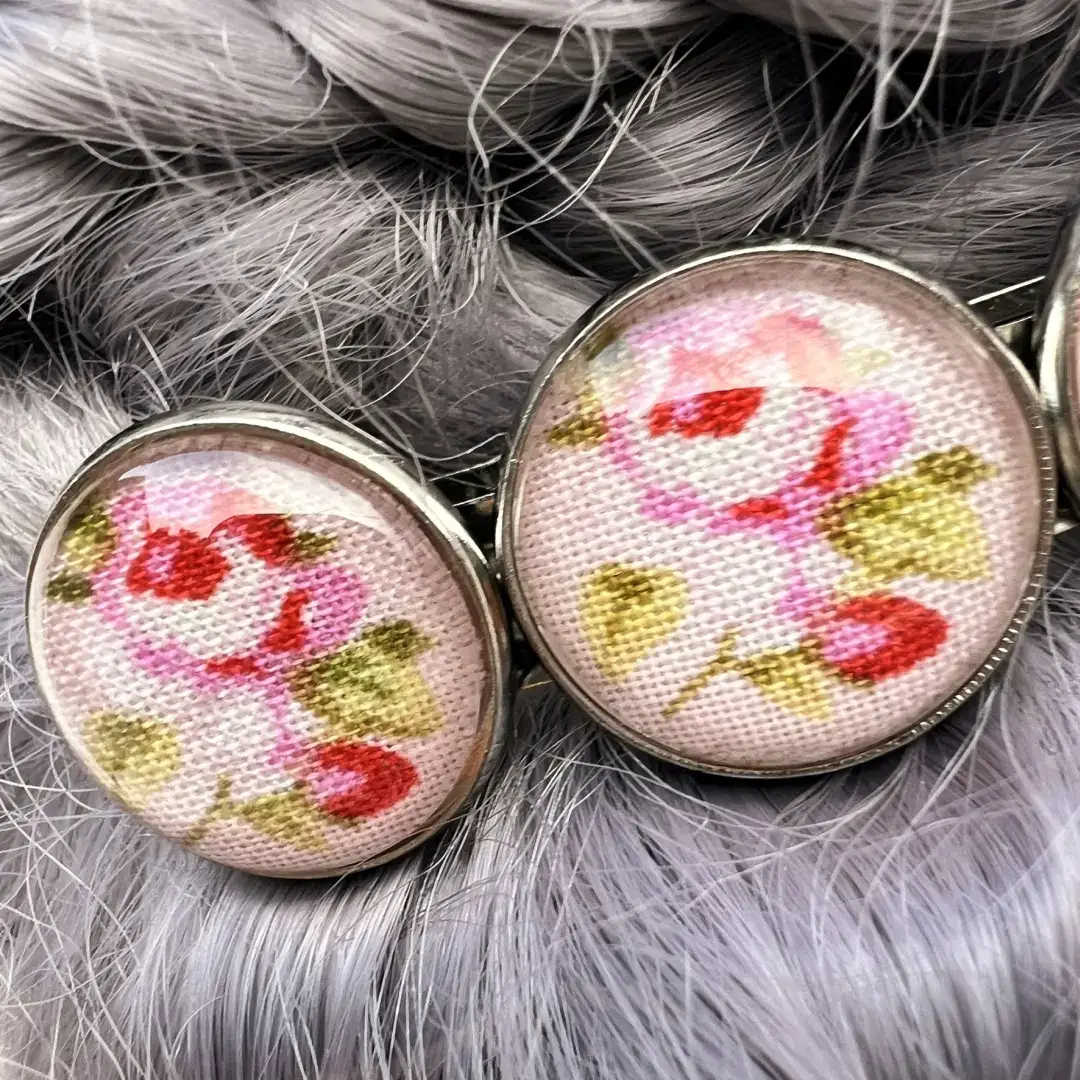 Trachten-Haarspange für Damen mit Rosen No. 5 – Bild 19 – Chiemgauer Heimatwerk Trachten-Onlineshop Trachten-Haarspange für Damen mit Rosen No. 5 - Bild 19 - Chiemgauer Heimatwerk Trachten-Onlineshop