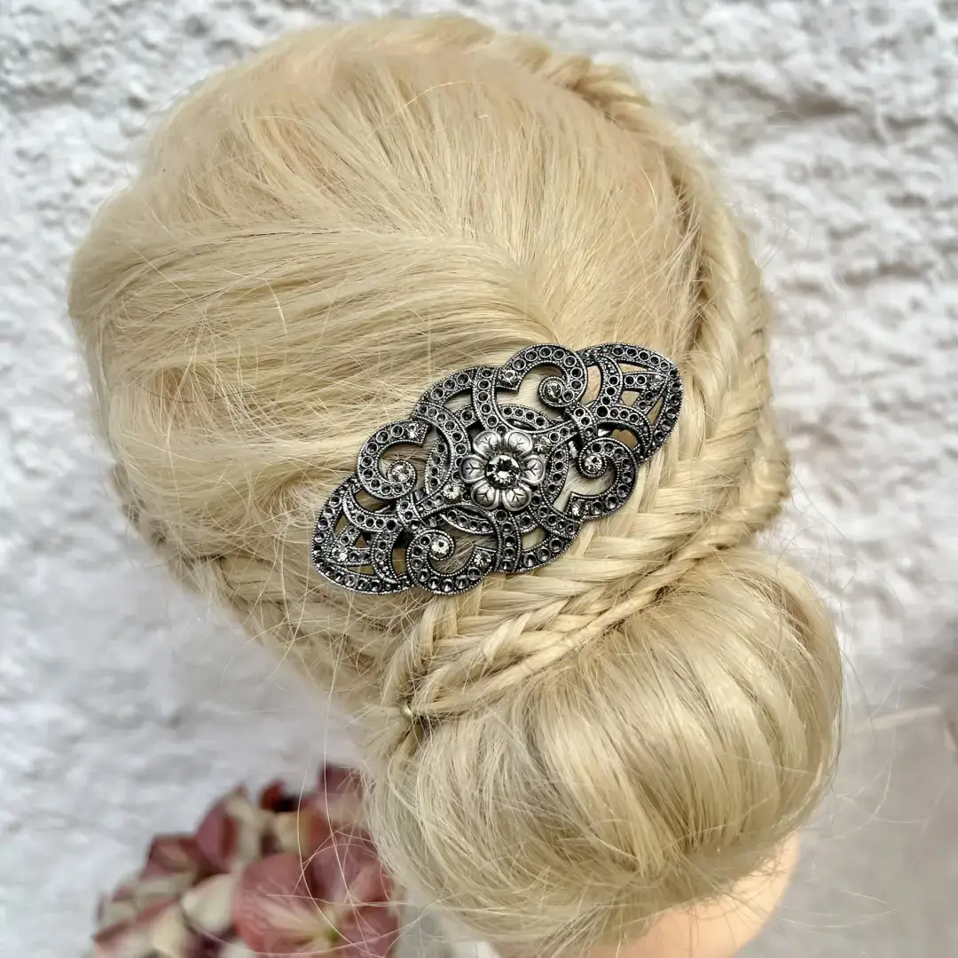 Trachten-Haarspange mit Swarovski Steinen No. 19 – Bild 17 – Chiemgauer Heimatwerk Trachten-Onlineshop Trachten-Haarspange mit Swarovski Steinen No. 19 - Bild 17 - Chiemgauer Heimatwerk Trachten-Onlineshop