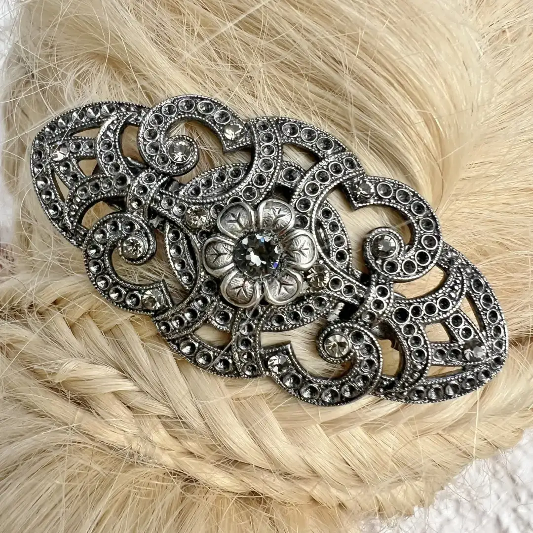 Trachten-Haarspange mit Swarovski Steinen No. 19 – Bild 18 – Chiemgauer Heimatwerk Trachten-Onlineshop Trachten-Haarspange mit Swarovski Steinen No. 19 - Bild 18 - Chiemgauer Heimatwerk Trachten-Onlineshop