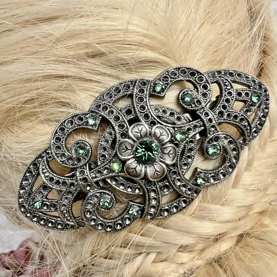 Trachten-Haarspange mit Swarovski Steinen No. 20 – Bild 18 – Chiemgauer Heimatwerk Trachten-Onlineshop Trachten-Haarspange mit Swarovski Steinen No. 20 - Bild 18 - Chiemgauer Heimatwerk Trachten-Onlineshop