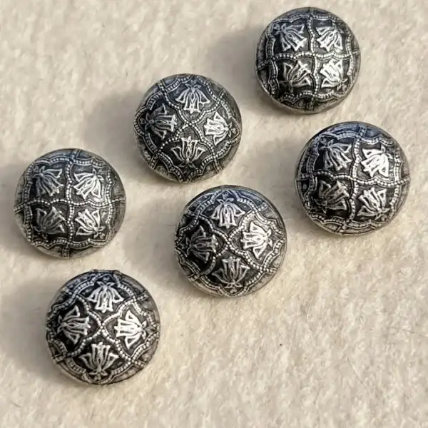 Dirndlknopf Trachtenknopf antik-silber No. 6 – Bild 15 – Chiemgauer Heimatwerk Trachten-Onlineshop Dirndlknopf Trachtenknopf antik-silber No. 6 - Bild 15 - Chiemgauer Heimatwerk Trachten-Onlineshop
