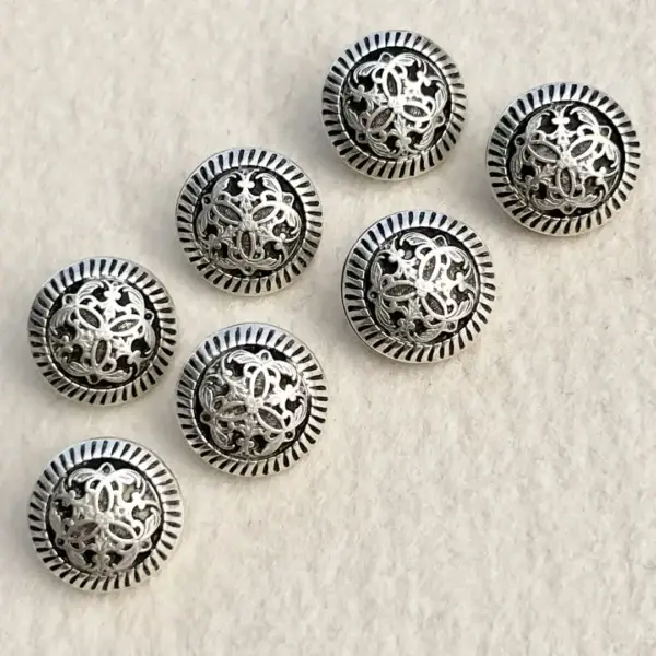 Dirndlknopf Trachtenknopf antik-silber No. 9 – Bild 14 – Chiemgauer Heimatwerk Trachten-Onlineshop Dirndlknopf Trachtenknopf antik-silber No. 9 - Bild 14 - Chiemgauer Heimatwerk Trachten-Onlineshop