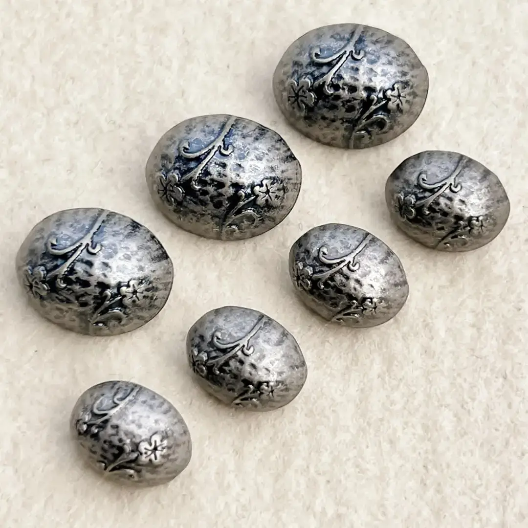 Dirndlknopf Trachtenknopf antik-silber matt No. 8 – Bild 25 – Chiemgauer Heimatwerk Trachten-Onlineshop Dirndlknopf Trachtenknopf antik-silber matt No. 8 - Bild 25 - Chiemgauer Heimatwerk Trachten-Onlineshop
