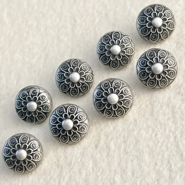 Dirndlknopf Trachtenknopf antik-silber No. 20 – Bild 13 – Chiemgauer Heimatwerk Trachten-Onlineshop Dirndlknopf Trachtenknopf antik-silber No. 20 - Bild 13 - Chiemgauer Heimatwerk Trachten-Onlineshop