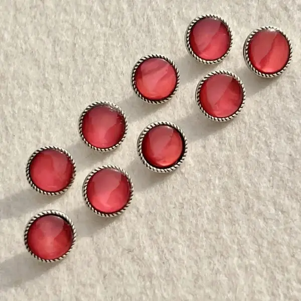 Trachtenknopf Perlmuttknopf in rosenrot – Bild 14 – Chiemgauer Heimatwerk Trachten-Onlineshop Trachtenknopf Perlmuttknopf in rosenrot - Bild 14 - Chiemgauer Heimatwerk Trachten-Onlineshop