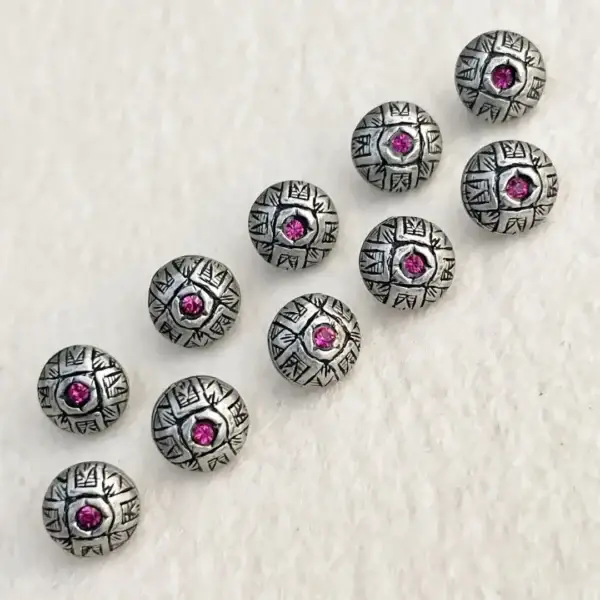 Trachtenknopf mit Swarovski Stein pink No. 1 – Bild 11 – Chiemgauer Heimatwerk Trachten-Onlineshop Trachtenknopf mit Swarovski Stein pink No. 1 - Bild 11 - Chiemgauer Heimatwerk Trachten-Onlineshop
