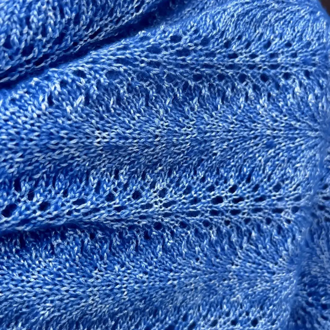 Handgestricktes Trachtenschultertuch No. 3 – Bild 3 – Chiemgauer Heimatwerk Trachten-Onlineshop Handgestricktes Trachtenschultertuch No. 3 - Bild 3 - Chiemgauer Heimatwerk Trachten-Onlineshop