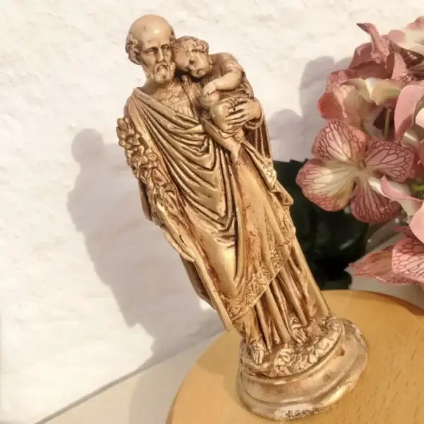 Wachsfigur Josef mit Kind altgold – Bild 8 – Chiemgauer Heimatwerk Trachten-Onlineshop Wachsfigur Josef mit Kind altgold - Bild 8 - Chiemgauer Heimatwerk Trachten-Onlineshop