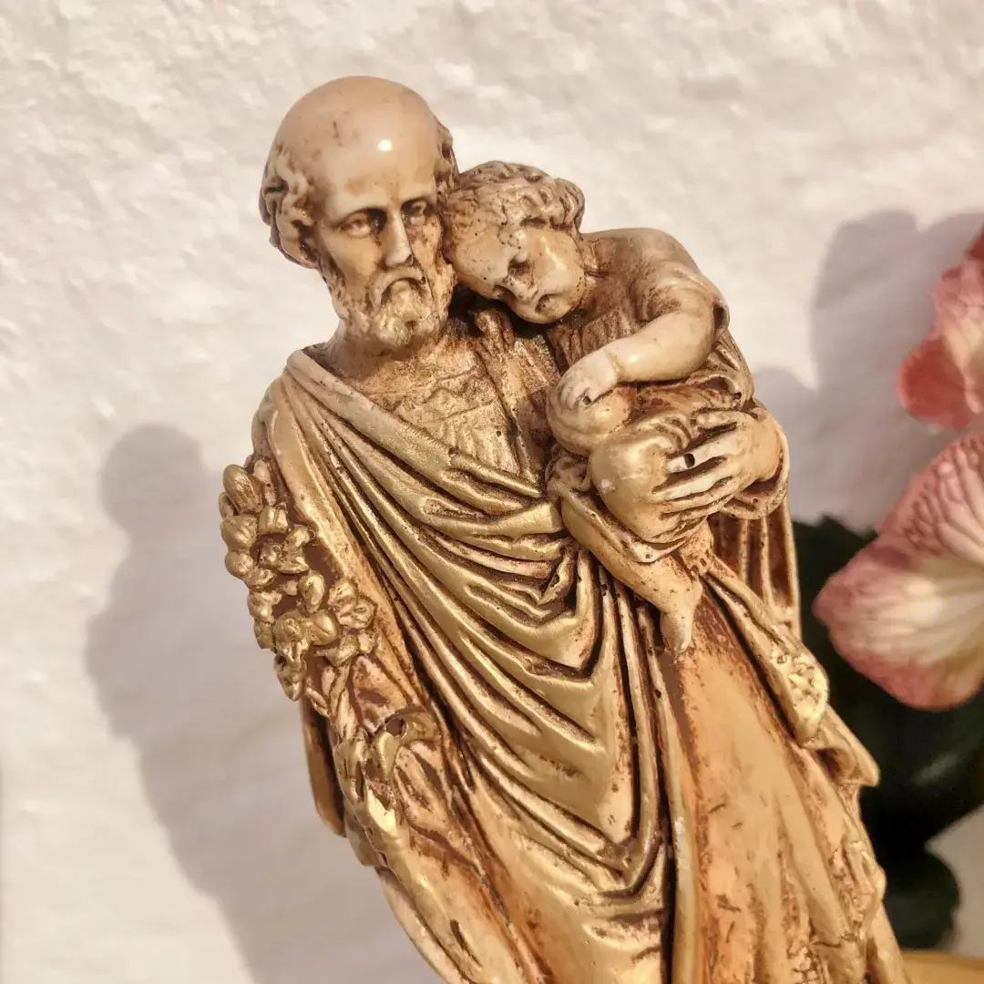 Wachsfigur Josef mit Kind altgold – Bild 10 – Chiemgauer Heimatwerk Trachten-Onlineshop Wachsfigur Josef mit Kind altgold - Bild 10 - Chiemgauer Heimatwerk Trachten-Onlineshop
