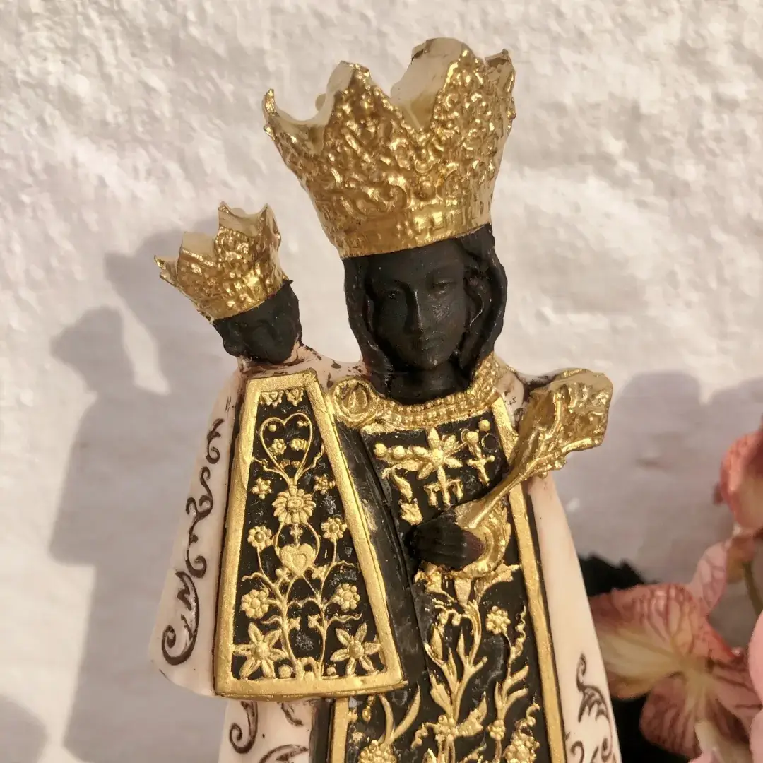 Wachsfigur Altöttinger Madonna Gnadenmutter – Bild 9 – Chiemgauer Heimatwerk Trachten-Onlineshop Wachsfigur Altöttinger Madonna Gnadenmutter - Bild 9 - Chiemgauer Heimatwerk Trachten-Onlineshop