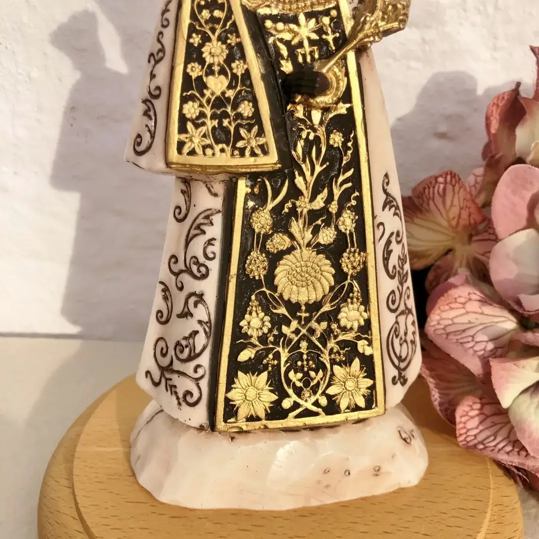 Wachsfigur Altöttinger Madonna Gnadenmutter – Bild 11 – Chiemgauer Heimatwerk Trachten-Onlineshop Wachsfigur Altöttinger Madonna Gnadenmutter - Bild 11 - Chiemgauer Heimatwerk Trachten-Onlineshop