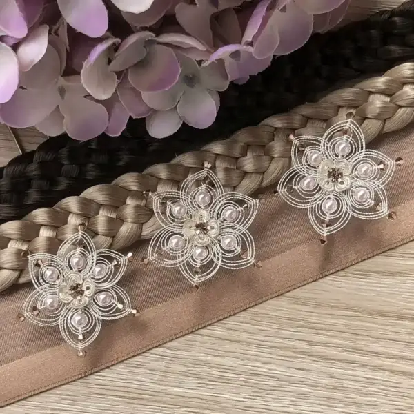 Cordonett-Blütenhaarnadeln silber im 3er Set Perle rosa No. 2 – Bild 1 – Chiemgauer Heimatwerk Trachten-Onlineshop Cordonett-Blütenhaarnadeln silber im 3er Set Perle rosa No. 2 - Bild 1 - Chiemgauer Heimatwerk Trachten-Onlineshop