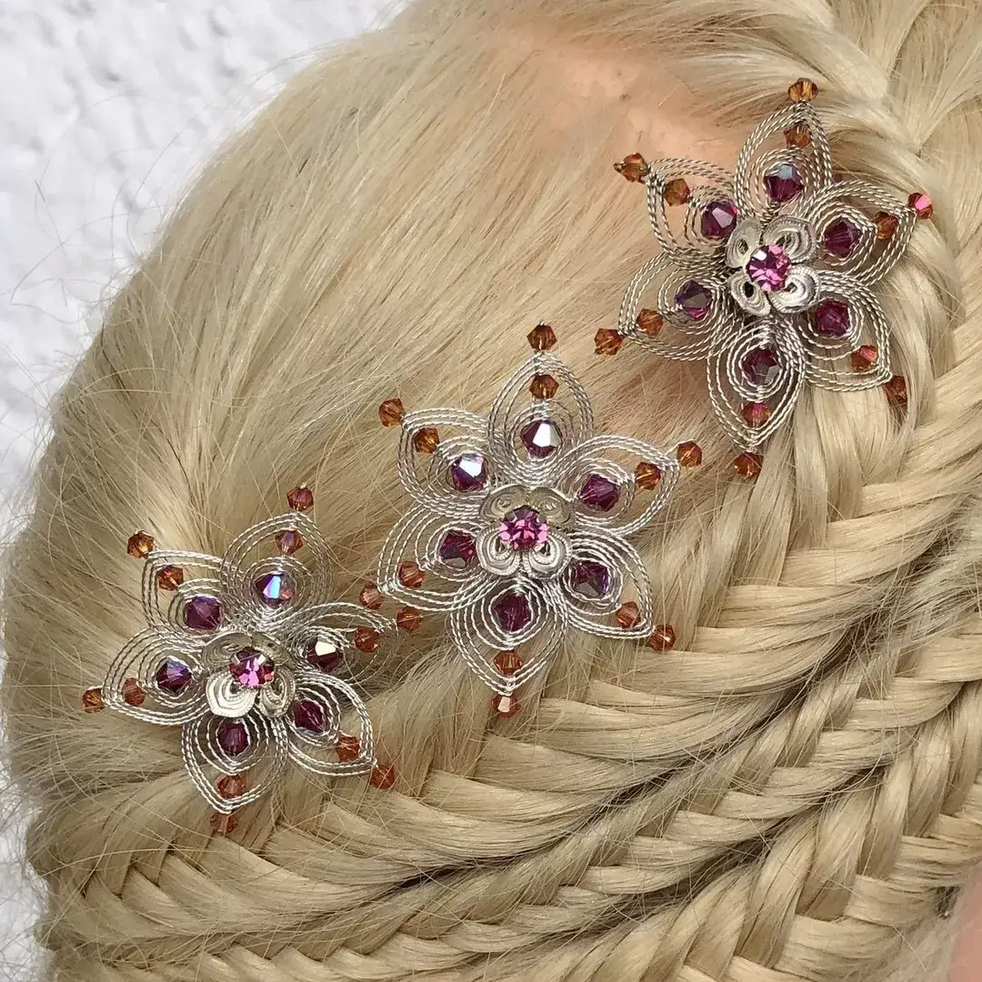 Cordonett-Blütenhaarnadeln silber im 3er Set pink/orange – Bild 16 – Chiemgauer Heimatwerk Trachten-Onlineshop Cordonett-Blütenhaarnadeln silber im 3er Set pink/orange - Bild 16 - Chiemgauer Heimatwerk Trachten-Onlineshop