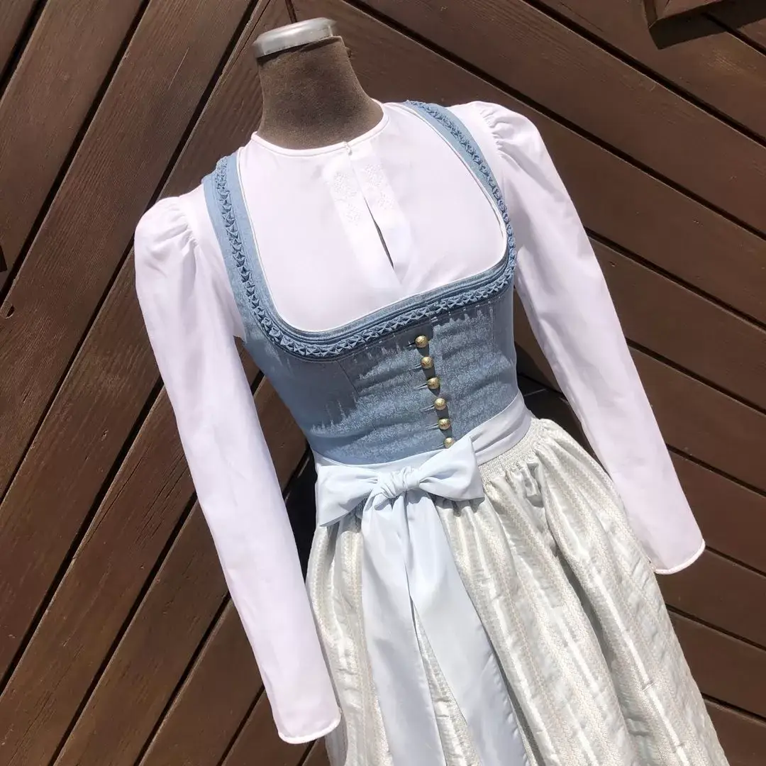 Dirndlbluse mit Handstickerei Tulpe weiß – Bild 1 – Chiemgauer Heimatwerk Trachten-Onlineshop Dirndlbluse mit Handstickerei Tulpe weiß - Bild 1 - Chiemgauer Heimatwerk Trachten-Onlineshop