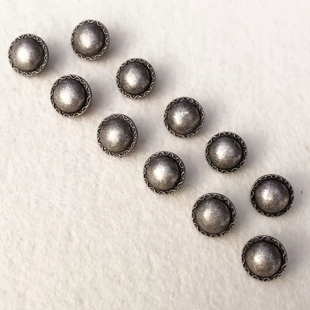 Dirndlknopf Trachtenknopf antik-silber matt No. 11 – Bild 1 – Chiemgauer Heimatwerk Trachten-Onlineshop Dirndlknopf Trachtenknopf antik-silber matt No. 11 - Bild 1 - Chiemgauer Heimatwerk Trachten-Onlineshop
