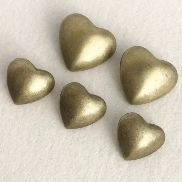 Dirndlknopf Trachtenknopf Herz antik-messing No. 2 – Bild 1 – Chiemgauer Heimatwerk Trachten-Onlineshop Dirndlknopf Trachtenknopf Herz antik-messing No. 2 - Bild 1 - Chiemgauer Heimatwerk Trachten-Onlineshop