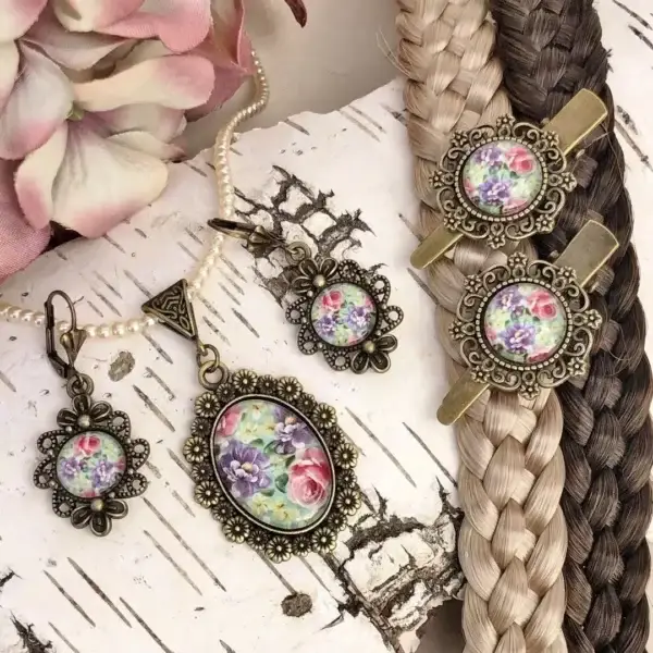 Dirndlschmuck Trachtenschmuck-Set für Damen No. 100 – Bild 1 – Chiemgauer Heimatwerk Trachten-Onlineshop Dirndlschmuck Trachtenschmuck-Set für Damen No. 100 - Bild 1 - Chiemgauer Heimatwerk Trachten-Onlineshop