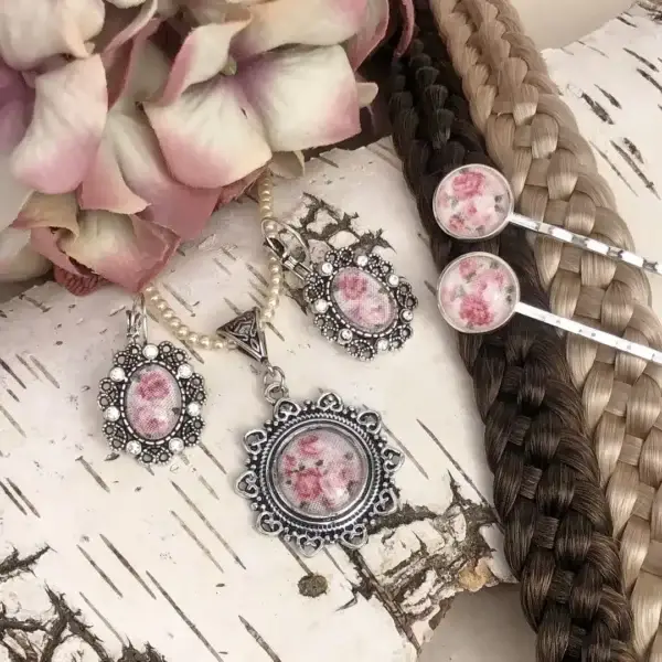 Dirndlschmuck Trachtenschmuck-Set für Damen No. 115 – Bild 1 – Chiemgauer Heimatwerk Trachten-Onlineshop Dirndlschmuck Trachtenschmuck-Set für Damen No. 115 - Bild 1 - Chiemgauer Heimatwerk Trachten-Onlineshop