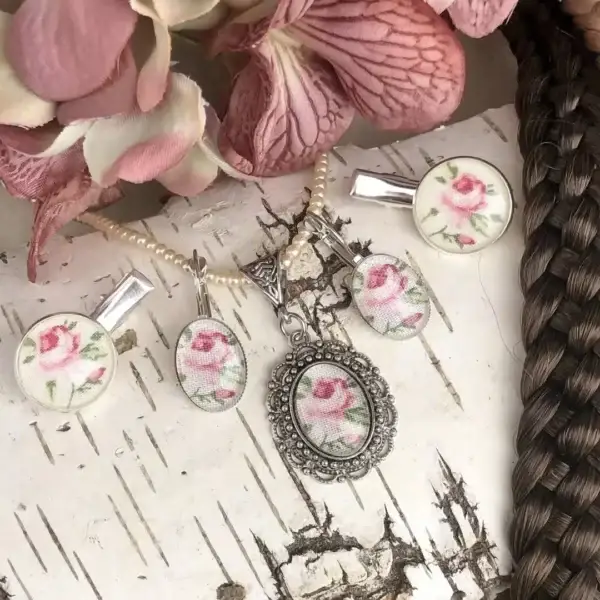 Dirndlschmuck Trachtenschmuck-Set für Damen No. 137 – Bild 1 – Chiemgauer Heimatwerk Trachten-Onlineshop Dirndlschmuck Trachtenschmuck-Set für Damen No. 137 - Bild 1 - Chiemgauer Heimatwerk Trachten-Onlineshop
