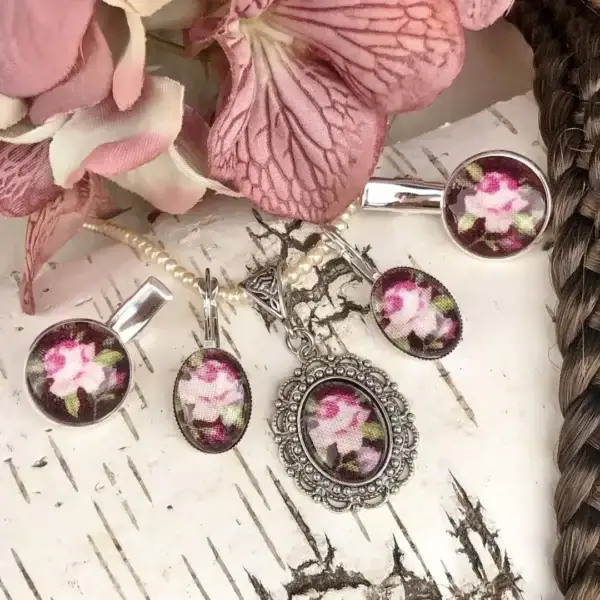 Dirndlschmuck Trachtenschmuck-Set für Damen No. 138 – Bild 1 – Chiemgauer Heimatwerk Trachten-Onlineshop Dirndlschmuck Trachtenschmuck-Set für Damen No. 138 - Bild 1 - Chiemgauer Heimatwerk Trachten-Onlineshop