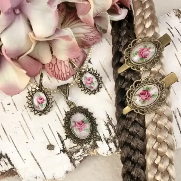 Dirndlschmuck Trachtenschmuck-Set für Damen No. 141 – Bild 1 – Chiemgauer Heimatwerk Trachten-Onlineshop Dirndlschmuck Trachtenschmuck-Set für Damen No. 141 - Bild 1 - Chiemgauer Heimatwerk Trachten-Onlineshop