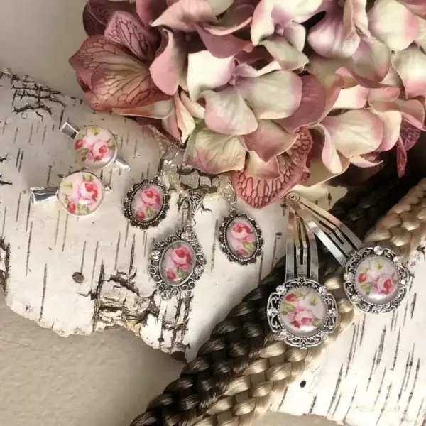 Dirndlschmuck Trachtenschmuck-Set für Damen No. 155 – Bild 1 – Chiemgauer Heimatwerk Trachten-Onlineshop Dirndlschmuck Trachtenschmuck-Set für Damen No. 155 - Bild 1 - Chiemgauer Heimatwerk Trachten-Onlineshop