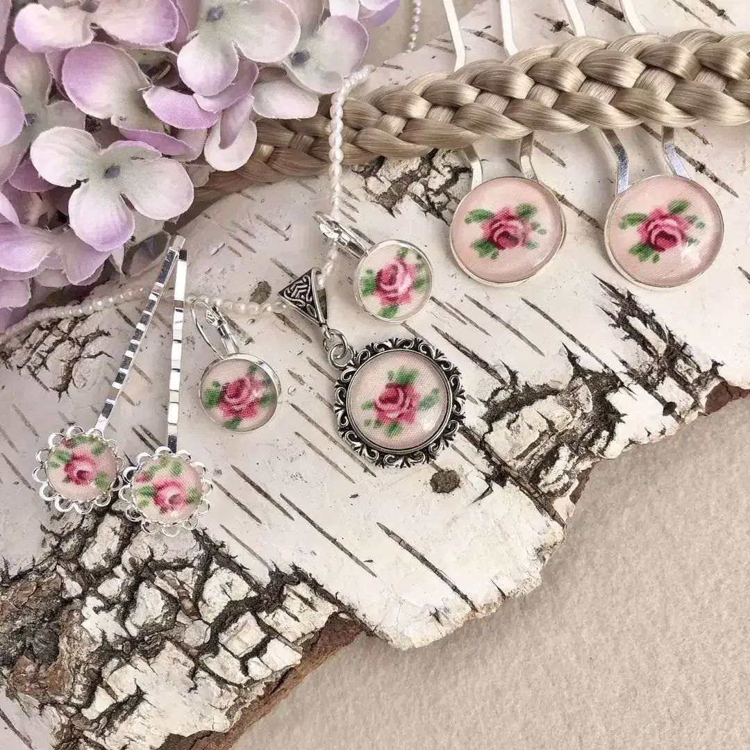 Dirndlschmuck Trachtenschmuck-Set für Damen No. 2 – Bild 1 – Chiemgauer Heimatwerk Trachten-Onlineshop Dirndlschmuck Trachtenschmuck-Set für Damen No. 2 - Bild 1 - Chiemgauer Heimatwerk Trachten-Onlineshop
