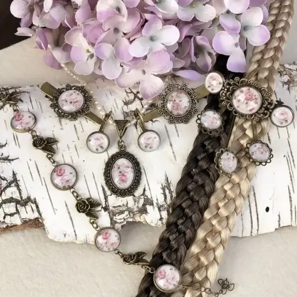 Dirndlschmuck Trachtenschmuck-Set für Damen No. 244 – Bild 1 – Chiemgauer Heimatwerk Trachten-Onlineshop Dirndlschmuck Trachtenschmuck-Set für Damen No. 244 - Bild 1 - Chiemgauer Heimatwerk Trachten-Onlineshop