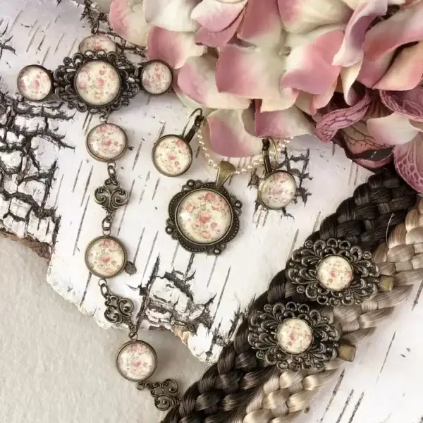 Dirndlschmuck Trachtenschmuck-Set für Damen No. 39 – Bild 1 – Chiemgauer Heimatwerk Trachten-Onlineshop Dirndlschmuck Trachtenschmuck-Set für Damen No. 39 - Bild 1 - Chiemgauer Heimatwerk Trachten-Onlineshop