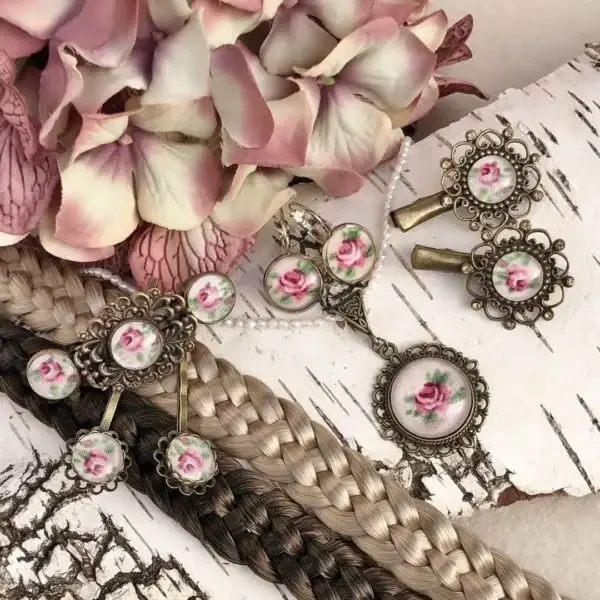 Dirndlschmuck Trachtenschmuck-Set für Damen No. 43 – Bild 1 – Chiemgauer Heimatwerk Trachten-Onlineshop Dirndlschmuck Trachtenschmuck-Set für Damen No. 43 - Bild 1 - Chiemgauer Heimatwerk Trachten-Onlineshop