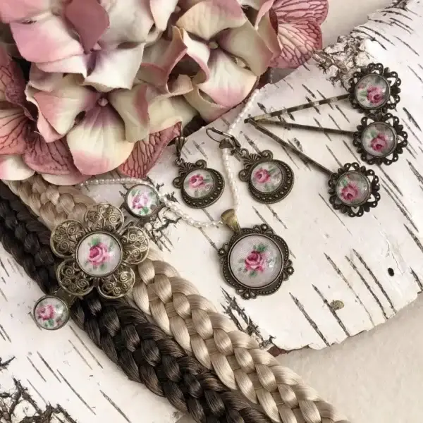Dirndlschmuck Trachtenschmuck-Set für Damen No. 47 – Bild 1 – Chiemgauer Heimatwerk Trachten-Onlineshop Dirndlschmuck Trachtenschmuck-Set für Damen No. 47 - Bild 1 - Chiemgauer Heimatwerk Trachten-Onlineshop