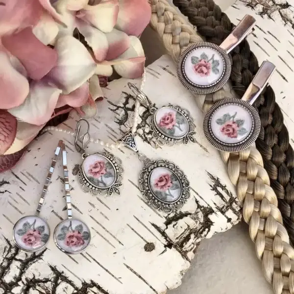 Dirndlschmuck Trachtenschmuck-Set für Damen No. 71 – Bild 1 – Chiemgauer Heimatwerk Trachten-Onlineshop Dirndlschmuck Trachtenschmuck-Set für Damen No. 71 - Bild 1 - Chiemgauer Heimatwerk Trachten-Onlineshop
