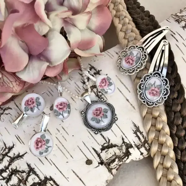 Dirndlschmuck Trachtenschmuck-Set für Damen No. 72 – Bild 1 – Chiemgauer Heimatwerk Trachten-Onlineshop Dirndlschmuck Trachtenschmuck-Set für Damen No. 72 - Bild 1 - Chiemgauer Heimatwerk Trachten-Onlineshop
