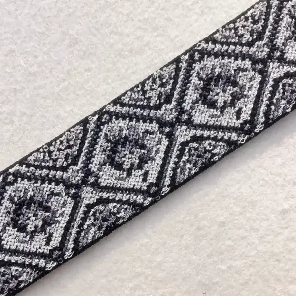 Elastisches Trachtenband mit Rosen grau – Bild 1 – Chiemgauer Heimatwerk Trachten-Onlineshop Elastisches Trachtenband mit Rosen grau - Bild 1 - Chiemgauer Heimatwerk Trachten-Onlineshop