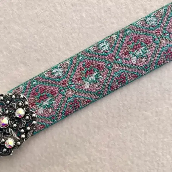 Elastisches Trachtenband mit Rosen lagune – Bild 1 – Chiemgauer Heimatwerk Trachten-Onlineshop Elastisches Trachtenband mit Rosen lagune - Bild 1 - Chiemgauer Heimatwerk Trachten-Onlineshop