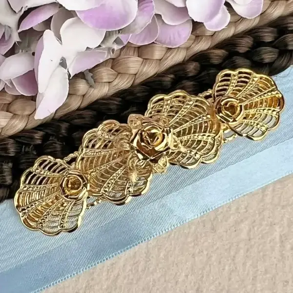 Filigrane Trachten-Haarspange gold No. 2 – Bild 1 – Chiemgauer Heimatwerk Trachten-Onlineshop Filigrane Trachten-Haarspange gold No. 2 - Bild 1 - Chiemgauer Heimatwerk Trachten-Onlineshop